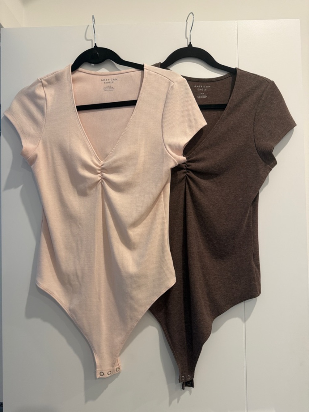 Set of 2 AE Ribbed V-Neck Bodysuit - Pink and Brown